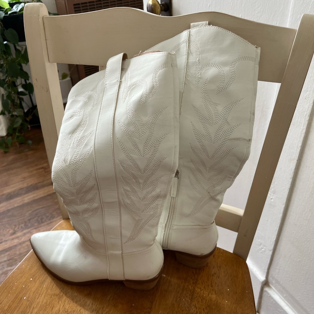 Tall white cowgirl boots-Size 8